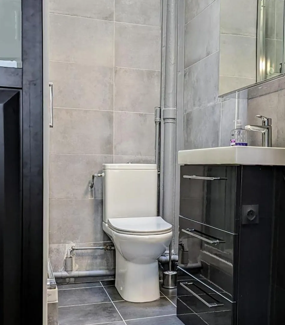 Paris Oasis: One Bedroom Studio For Two Next To The Eiffel Tower 0*,